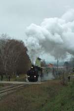 NLB 93.1420 am 08.Dezember 2015 mit dem SR 17675 bei der Ausfahrt aus dem Bf. Dobermannsdorf.