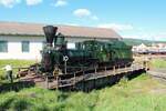 Vor 12 Jahren am 14.9.2013 fuhr die GKB 29.671 von Graz nach Köflach und zurück.
In Köflach wurde die über 150 Jahre alte Südbahnmaschine für die Rückfahrt gedreht.
Natürlich durch Muskelkraft.