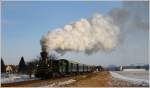 Fr eine kleine Gruppe aus England gab es dieser Tage Winterdampf in der Steiermark. Hier sieht man die dienstlteste Dampflok der Welt, die 671 der Gkb mit dem SPZ 8519 auf der Fahrt von Graz Kflacherbahnhof nach Wies Eibiswald. Krottendorf 5.2.2012 

