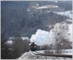 671 der GKB mit ihrem Spz 8519 von Graz nach Wies-Eibiswald, am 5.2.2012 auf Blick auf die Burg Deutschlandsberg aufgenommen.