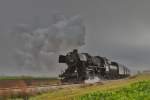 Beim Saisonende 2013 war die 52.100 auf Landesbahn eingesetzt. Dieses Bild zeigt sie am 27.10.2013 kurz nach der Ausfahrt aus der Haltestelle Stetten in Richtung Ernstbrunn.