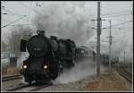 Die Tour O 42 der BB Nostalgie fhrte heute am 16.12.06 von Wien Sdbahnhof nach Puchberg am Schneeberg. Die Aufnahme zeigt 52.4984  Eberhard  bei der Durchfahrt der S-Bahnstation Wien Atzgersdorf-Mauer als Sdz 16019. Als Heizlok fungierte hinter der Dampflok die Nostalgiediesellok 2050.02. 