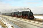 Beim Winterdampf im Hausruck fahren die beiden GEG Dampfloks 657.2770 & 638.1301 mit SDZ R16186 von Simbach nach Attnang-Puchheim.