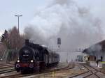 657.2770 verlsst mit R14312, sowie einer gewaltigen Ruwolke den Bahnhof Ried;110313