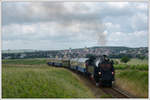 ÖGEG 77.28 mit dem P 16980 von Retz nach Drosendorf am 3.6.18 kurz nach der Ausfahrt aus Retz. Hätte mit Sonne soooooo schön sein können.