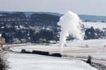 NLB 93.1420 als Nebenfahrt SGAG 14500 hat am 11.Februar 2013 die Hst. Mollmannsdorf verlassen und nimmt nun den Mollmannsdorfer Berg in Angriff.

