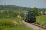 DT1.07 und 2050.04 mit Sonderzug von Wien Sdbahnhof (Ostseite) nach Ernstbrunn am 03.05.2009.