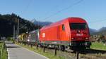 2016 043 und 1116 182 ziehen einen Güterzug Reutte - Innsbruck über die Außerfernbahn, hier kurz vor Garmisch-Partenkirchen.