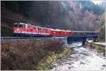 Eine Vierfachtraktion Dieselloks, bestehend aus 2143 062,067 und 2016 054,059 fahren mit Gterzug 55555 von Zeltweg nach Frantschach.Grund dieser Bespannung, waren einmal mehr Schulungsfahrten mit Vielfachsteuerung. 
Twimberg Eulofentunnel 23.11.2010

