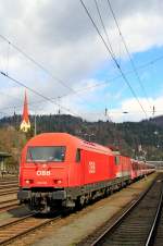 Interessante Zug in Kufstein.
Vorne die 2016 023 mit 1144 070, und ein 7-teilige Wendezug.
12.04.2012