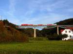 REX 2710 auf der Fahrt von Fehring nach Wien Meidling (ber Wiener Neustadt) berquert soeben das Lafnitzviadukt kurz nach Rohrbach-Vorau.
22.10.2013.