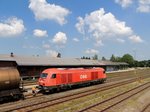 2016 064-5 wird vor G75855 gespannt, Bhf. Ried; 160624