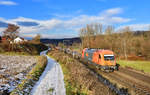 2016 905 mit einem Güterzug am 05.12.2020 bei Seestetten.