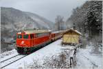 2043 005 mit Schlieren bei der Abschiedfahrt auf der Donauuferbahn von Linz nach Spitz.