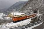 Abschiedsfahrt auf der Donauuferbahn mit der 2043.005 und 2 Schlierenwagen bei Sarmingstein. 27.11.2010 (D14367 Linz-Spitz) Dank an die Veranstalter fr diese Sonderzug!