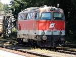 2043 016-1 hat die Verschubarbeiten beendet, und wartet am Bahnhof Ried auf die Rckfahrt Richtung Wels; 120801