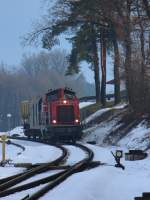 Ein seltener Gast jenseits von Deutschlandsberg am Wieser Ast. Umlaufbedingt kam am 12.02.2014 ein Alptraumwagen nach Wies EIbiswald. Hier DH1100.2 mit einem Dienstwagen und dem Fans-X am Hacken bei der einfahrt in den Bahnhof Bergla 