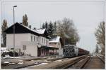 Irgendwie musste unser Fotozug am 28.10.2012 nach Salzburg, wo ihn die RailCargo Austria in weiterer Folge wieder bernahm. Dies erledigte ab Braunau GEG 2050.05. Sie brachten den Zug ber Steindorf bei Strasswalchen und die Westbahn als SGAG 95635 von Braunau nach Salzburg. Die Aufnahme zeigt den Zug beim Einfahrsignal in Mattighofen.

