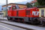 Die OBB Dieselverschublocomotive 2067-087-4 auf denn Bahnhof von Hall in Tirol am Abend von 21 juli 2005.