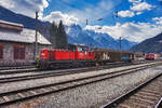 2068 028-6 steht am 10.3.2017, mit einem Schiebewandwaggon im Bahnhof Lienz.