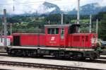 2068 014-6 vor dem teils in Wolken gehlltem Panorama der Kitzbhler Alpen in Wrgl Hbf, 5.