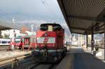 Der Innsbrucker Arbeitszwerg 2068 011 auf dem Weg durch den Hauptbahnhof.