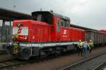 2068.054 vor einem Gterzug Richtung Feldbach im Bahnhof Gleisdorf am 14.4.2005 nachmittags