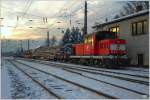 Diesellok 2068 046 mit VAE-Weichenzug im Bf Zeltweg.