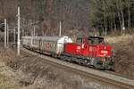 2068 023 mit Verschubgüterzug zwischen Bruck/Mur und Pernegg am 12.12.2016.