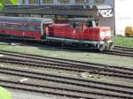 eine Verschublokomotive BR 2068 der BB bei Verschubarbeiten mit Resezugwagen im Bahnhof von Villach in Krnten.