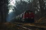 Gegenlichtaufnahme der 2070 086, die am frühen Morgen in Richtung Wien Lobau Hafen fährt.