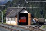 In Reutte in Tirol streckt die RTS 2143 010 die Nase aus dem Schuppen. (05.10.2013)