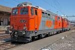 Die RTS Loks 2143 012 und 2143 077 sonnten sich am 11.6.2014 im Bf Rapperswil