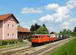 Die 2095er Dieselloks mit dem Jubiläum Sonderzug in Bahnhof Weitra.
Foto: Márk Németh  Weitra, 25.05.2019.
