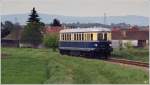 Dieseltriebwagen 5042 014 fhrt als EZ 7396 von Korneuburg nach Ernstbrunn. 
Harmannsdorf 1.5.2011

