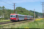 5047 011 in neuerer Lackierung durchfährt am 29. Mai 2017 zusammen mit zwei weiteren Triebwagen den Bahnhof Viehofen in Richtung St. Pölten.