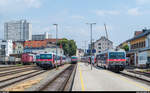 Übersicht über den Bahnhof Linz Urfahr am 31. Mai 2017. Die Triebwagen der Baureihe 5047 dominieren das Bild. Der rechts zu sehende 5047 070 wird den Mühlkreisbahnhhof in Kürze mit dem vornehmlich mit Schülern besetzten Mittagszug nach Neufelden verlassen.