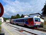 5047 098-8 erreicht als R3189, sowie mit Fahrradtransportwagen(Gbkks-x 81421535122-6) am Haken, den Bhf.