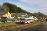 Am 13. November 2010 ist 5047 015 als SZ 16380 unterwegs und erreicht soeben den Bahnhof Persenbeug. 