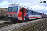 BB 5047 73-1 im Bahnhof Braunau. Gemeinsam mit einem zweiten 5047 wird er in Krze in  Richtung Neumarkt-Kallham abfahren. [12.10.2009]