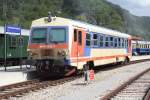 5047 032-7 wendet am 20.September 2014 im Bf. Weissenbach-Neuhaus von R6581 auf R6582.