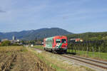 Am 1. Oktober 2021 ist 5047 401 als SB 8658 (Weiz Nord - Gleisdorf) bei Unterfladnitz unterwegs. 