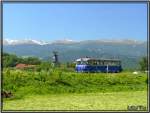 Schienenbus 5081.055-5 Sonderzug Knittelfeld - Pöls   Fotografiert in Fohnsdorf ( Im Hintergrund der Zirbitzkogel und der Förderturm des alten Kohlebergwerks) 19.05.2007  