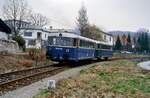 Ein Regentag, hier der 06.04.1986, sagte schon viel über die ÖBB-Lokalbahn Lambach-Gmunden aus: Ein Uerdinger Schienenbuszug, vorn 5081.52, drehte dort ziemlich verlassen seine Runden.