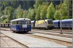 Muttertagsfahrt und Erzzug treffen im Bahnhof Eisenerz aufeinander.Schienenbus 5081 564 und E-Lok ES64U2-081 der Firma Cargoserv.