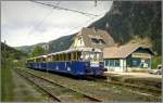 Drei Schienenbusse der Reihe 5081 stehen im Bahnhof Vordernberg Markt.