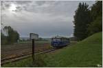 Der Uerdinger Schienenbus 5081 001 fhrt als Fotozug auf der Museumsstrecke von Ampflwang nach Timelkam und wieder retour.