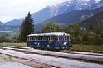 Im Juni 1987 war die Nebenbahn von Mürzzuschlag nach Neuberg noch fest in der Hand der Reihe 5081, hier fährt 5081 001-9 aus Neuberg Ort kommend im Bahnhof Neuberg ein, im Hintergrund das