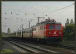 Zur Abwechslung bespannte heute am 17.9.2006 1010 003 den E 1955  Erlebniszug Zauberberge  von Wien nach Mrzzuschlag. Die Aufnahme entstand kurz vor der Durchfahrt der S-Bahnstation Wien Atzgersdorf-Mauer.