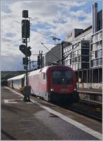 Der in Stuttgart Hbf eingetroffene IC 4 / IC 2801 von Zürich wird gleich nach der Ankunft von der ÖBB 1016 003 übernommen, obwohl der Zug erst in einer knappen Stunde zurück fahren wird.
2. Jan. 2018